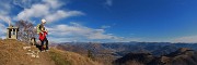 38 Dalla vetta del Poieto (1360 m) bellissima vista sulla Val Seriana e le sue montagne